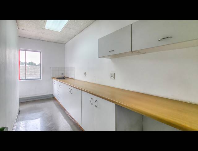 346M² BUSINESS CENTRE TO LET IN BRYANSTON